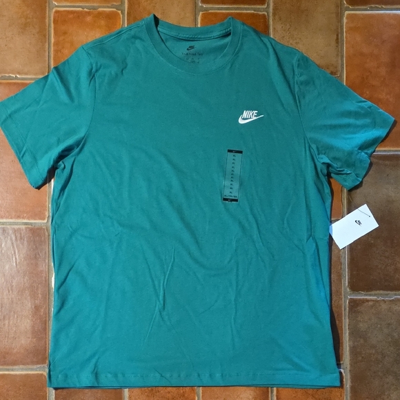 Nike Other - Nike Men's Green Short Sleeve Tee